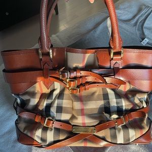 Classic Burberry Handle bag